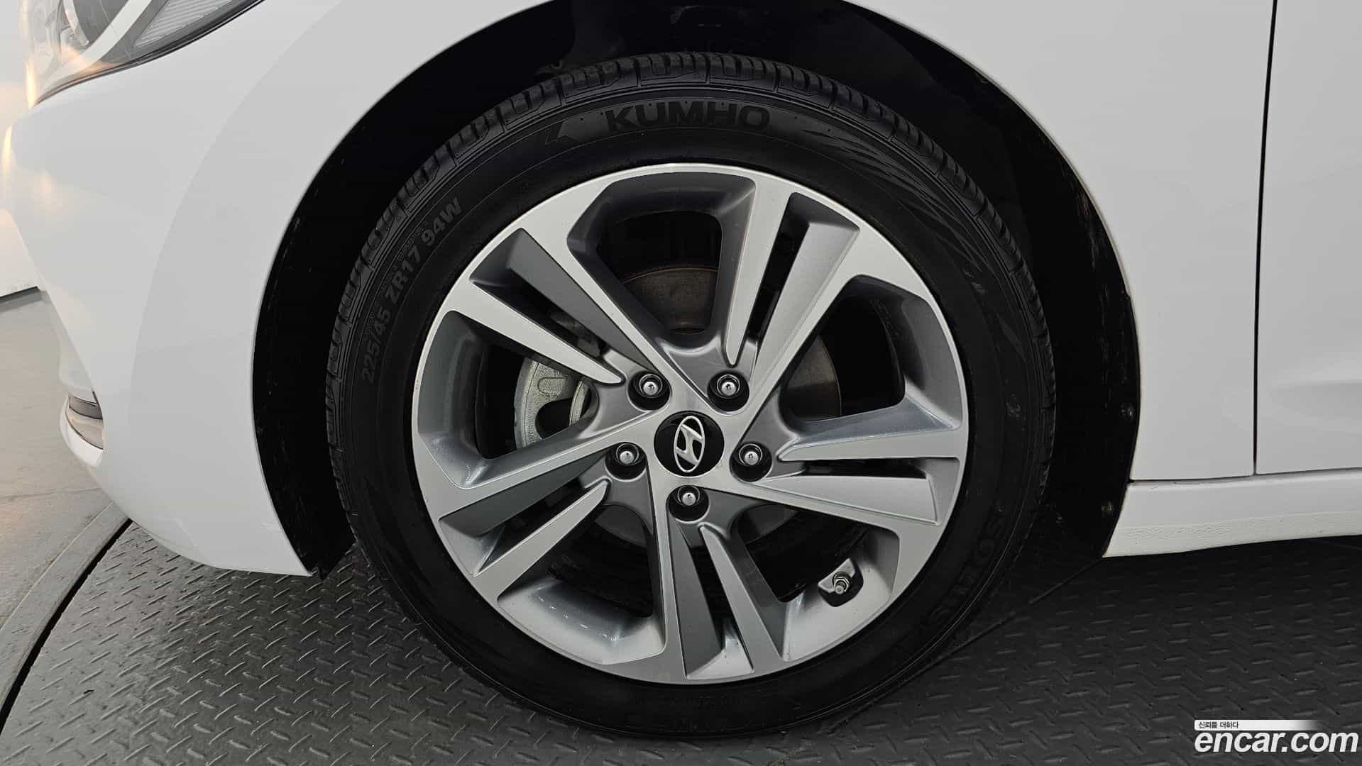 AVANTE Hyundai 2017.8-OUTER-005