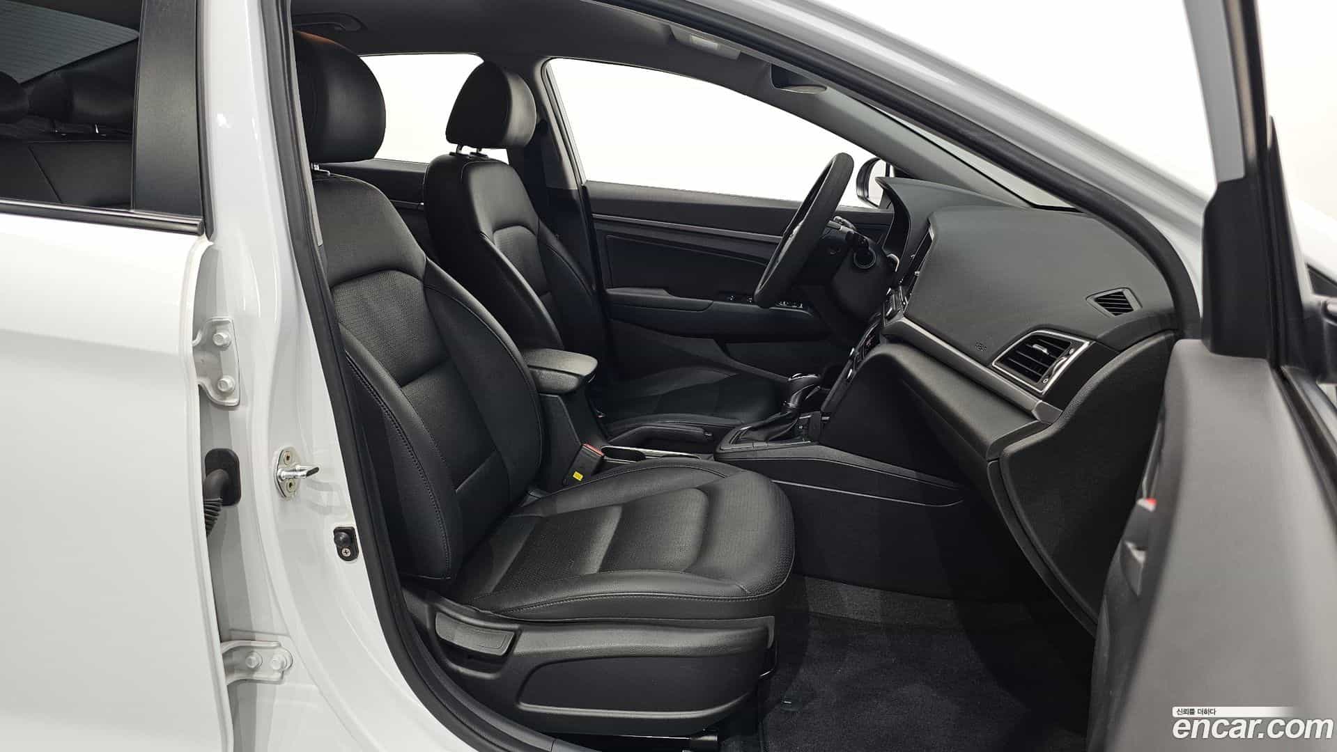AVANTE Hyundai 2017.8-INNER-010