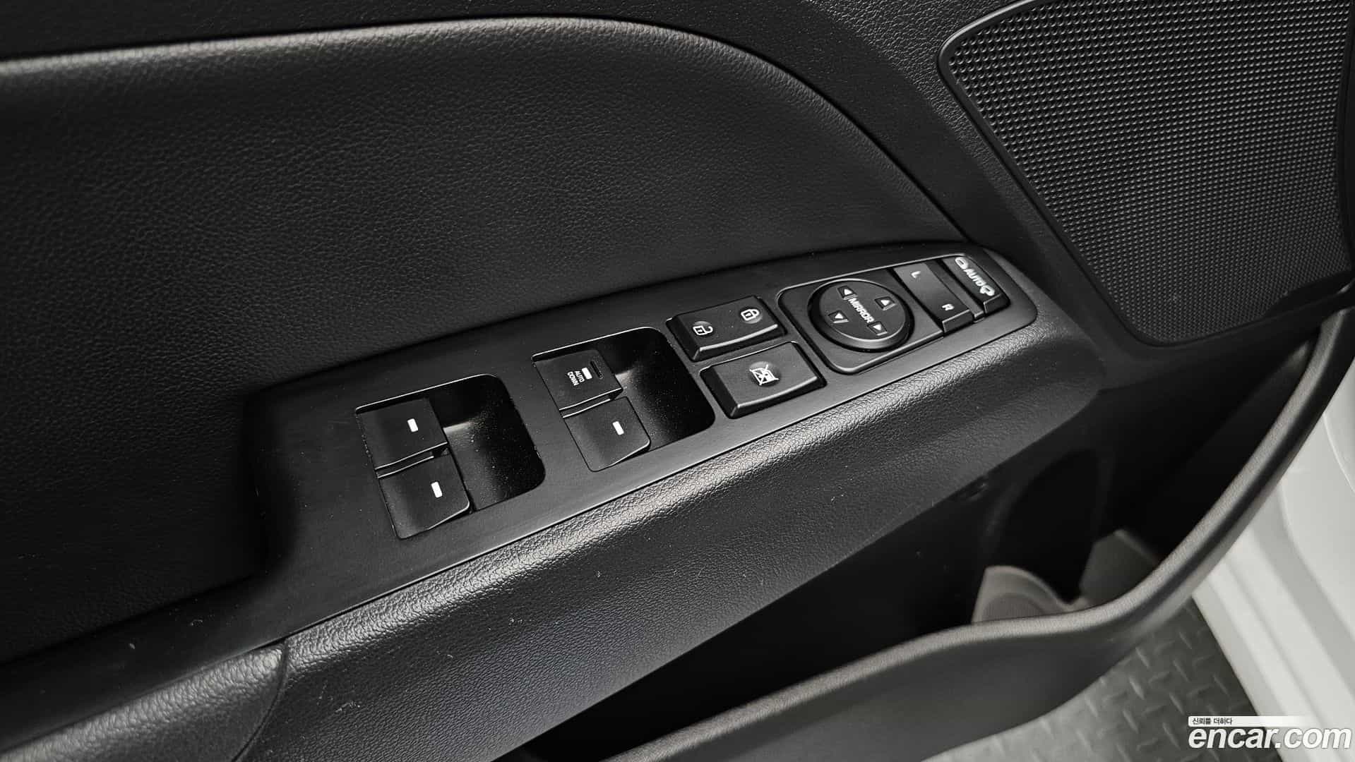 AVANTE Hyundai 2017.8-OPTION-021