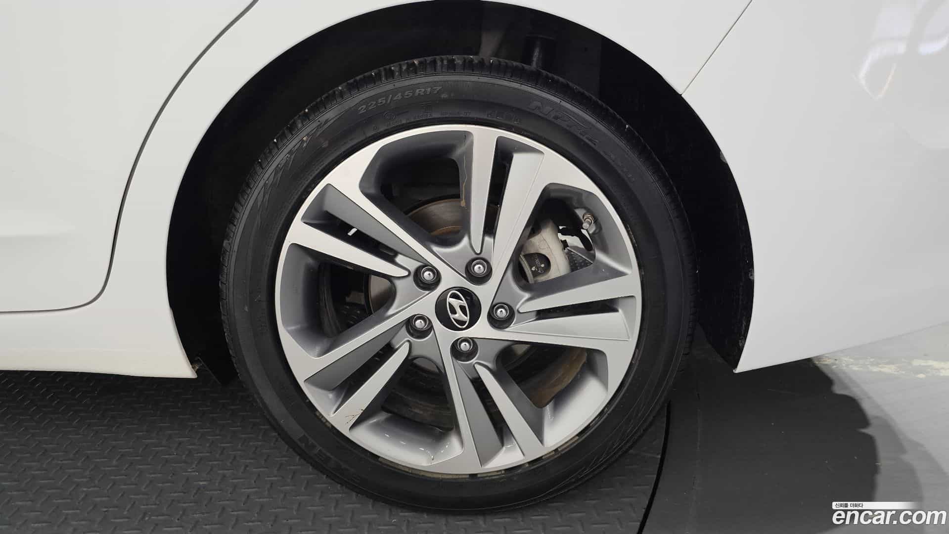AVANTE Hyundai 2017.8-OUTER-031