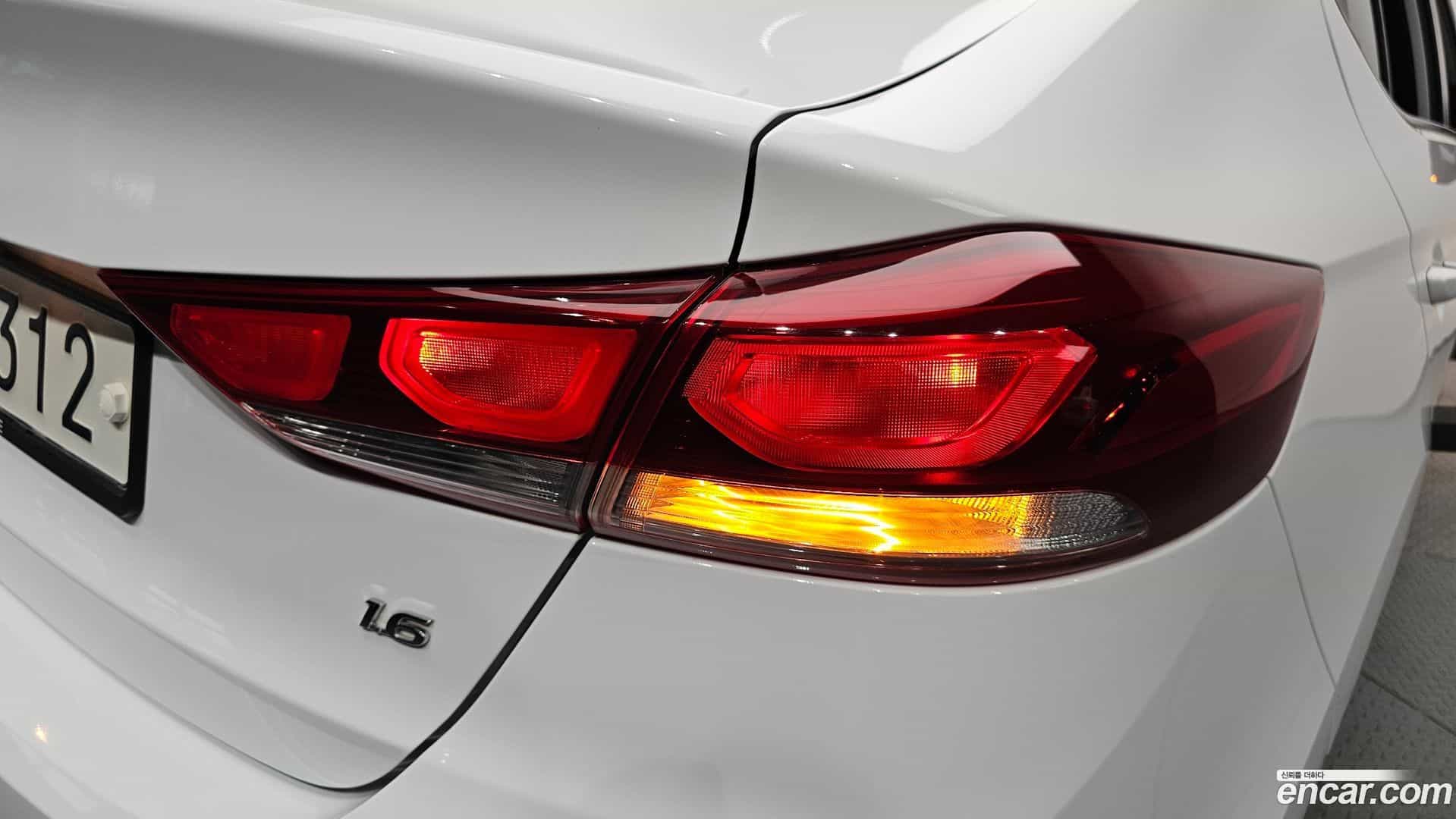 AVANTE Hyundai 2017.8-OUTER-033