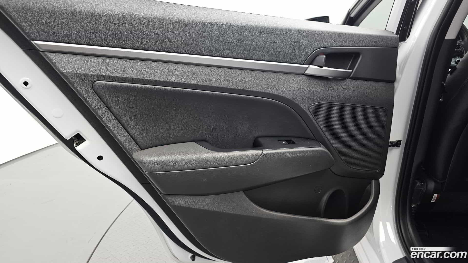 AVANTE Hyundai 2017.8-INNER-035