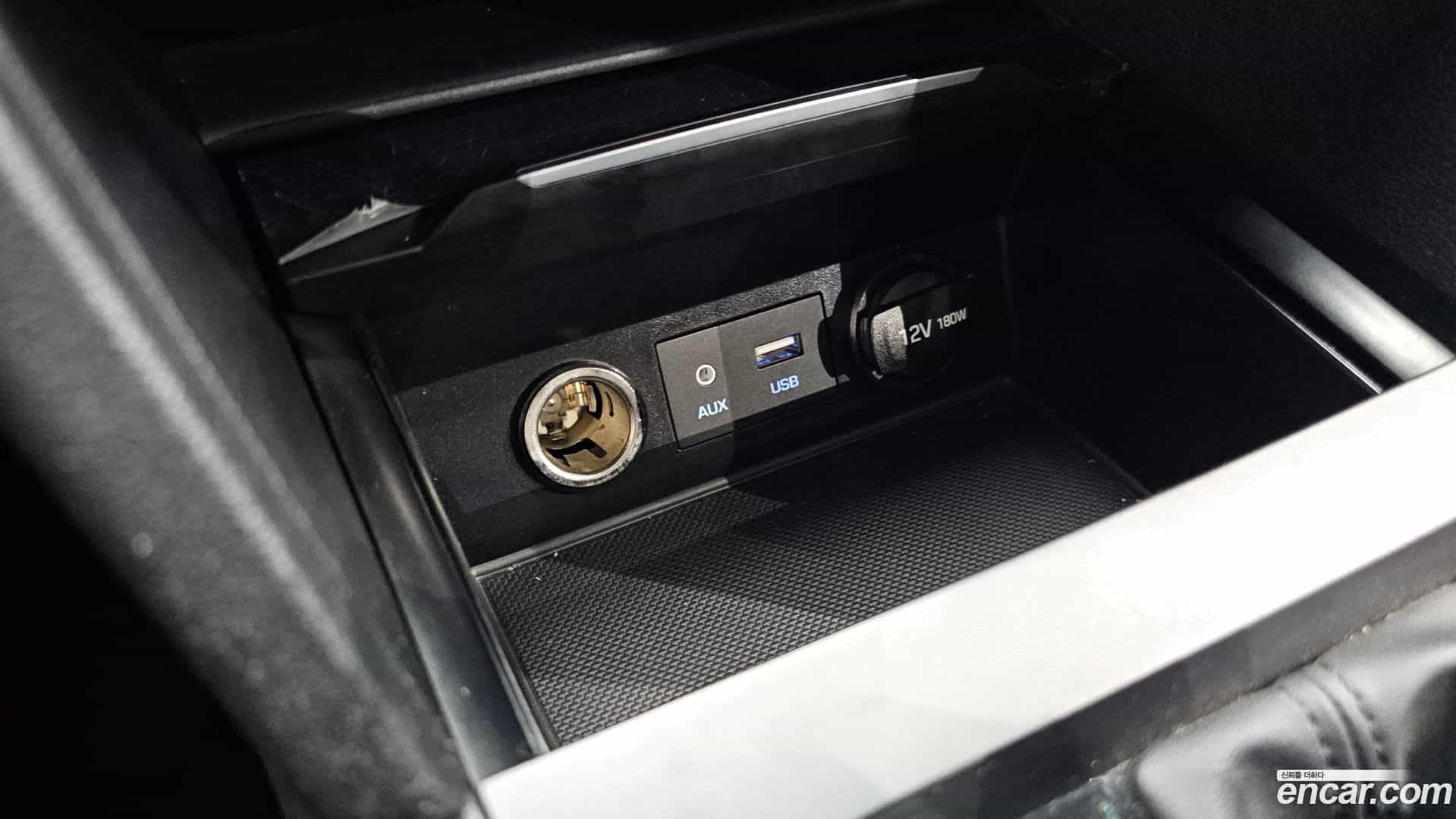 AVANTE Hyundai 2017.8-OPTION-041