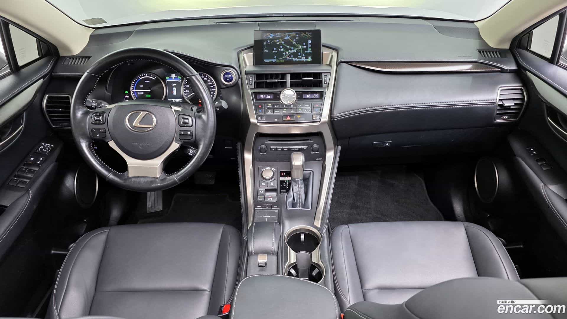 NX Lexus 2017.7-INNER-007