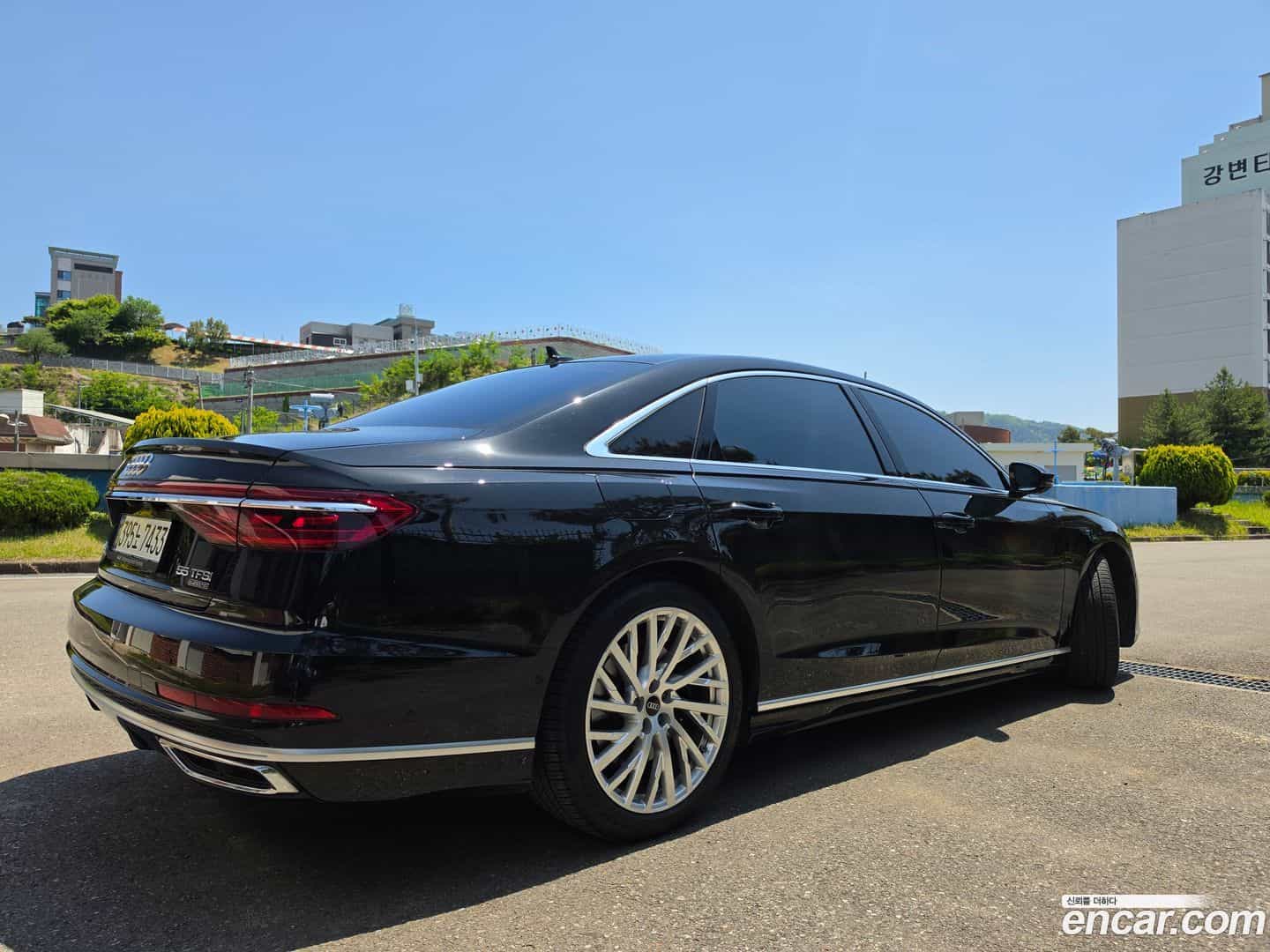 A8 Audi 2021.10-OUTER-002