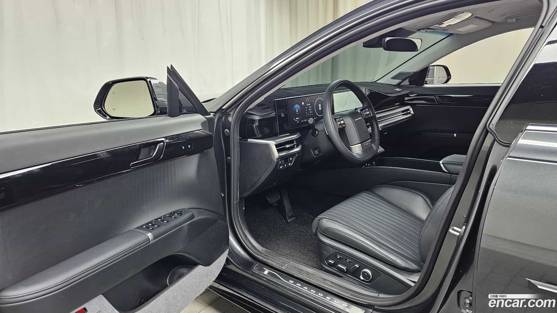 Grandeur Hyundai 2025.1-INNER-010