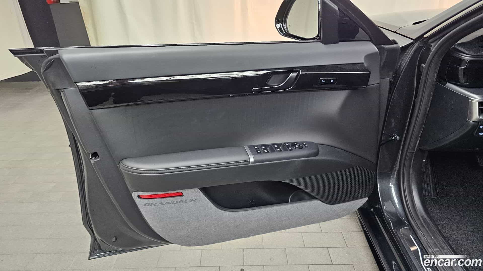 Grandeur Hyundai 2025.1-INNER-034