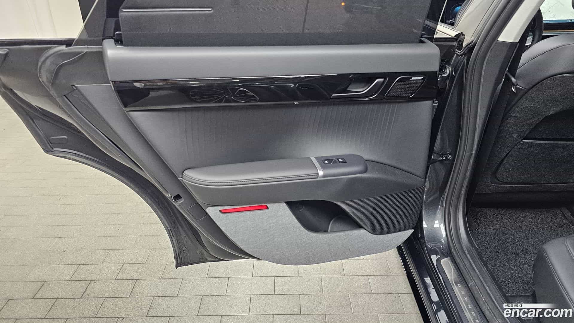 Grandeur Hyundai 2025.1-INNER-035