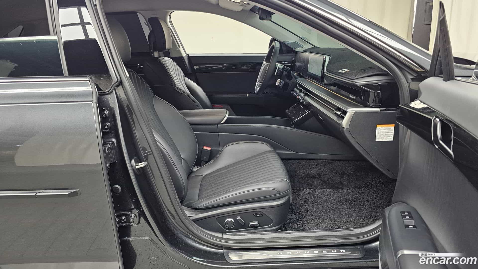 Grandeur Hyundai 2025.1-INNER-036
