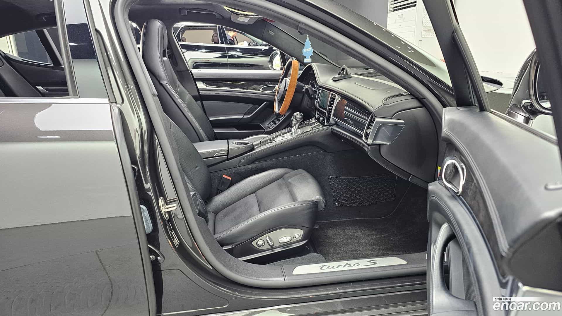 Panamera Porsche 2012.9-OPTION-015
