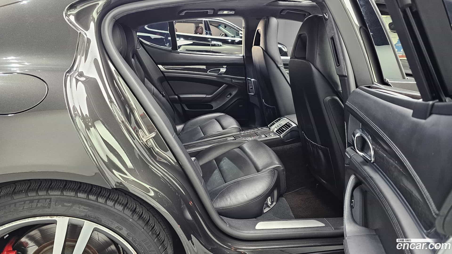 Panamera Porsche 2012.9-OPTION-016