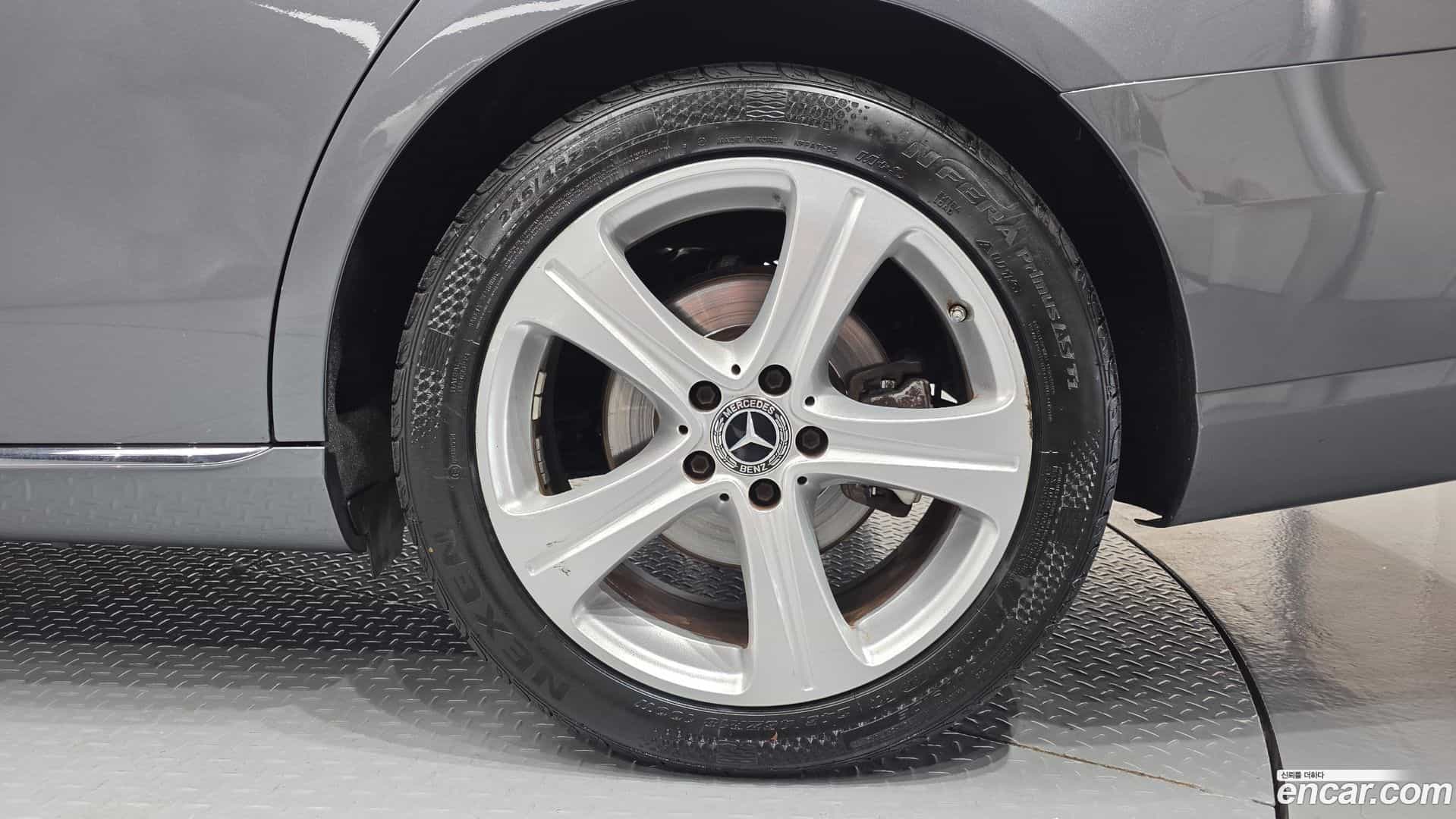 E-Class Mercedes-Benz 2018.2-OUTER-031