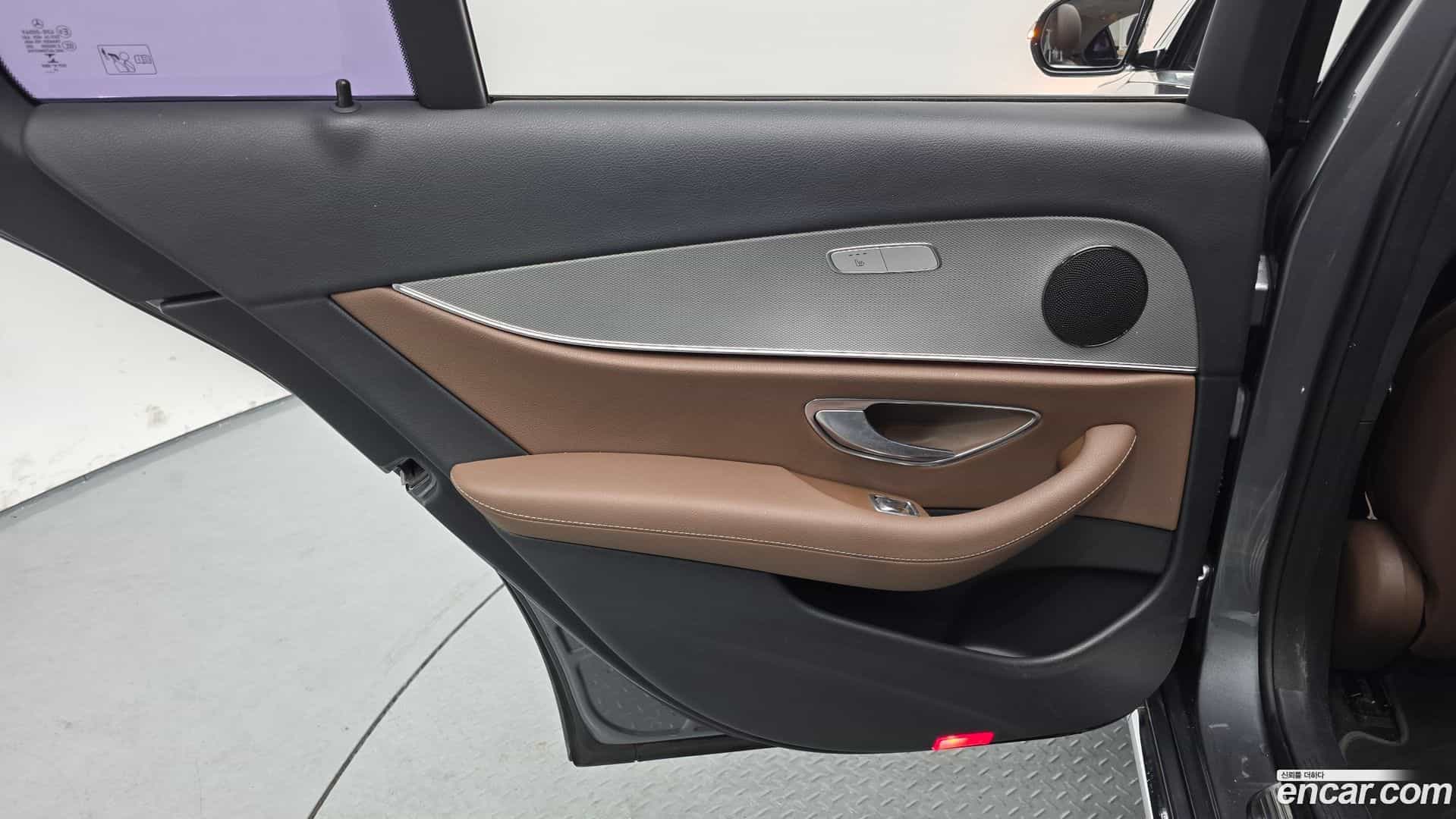 E-Class Mercedes-Benz 2018.2-INNER-035