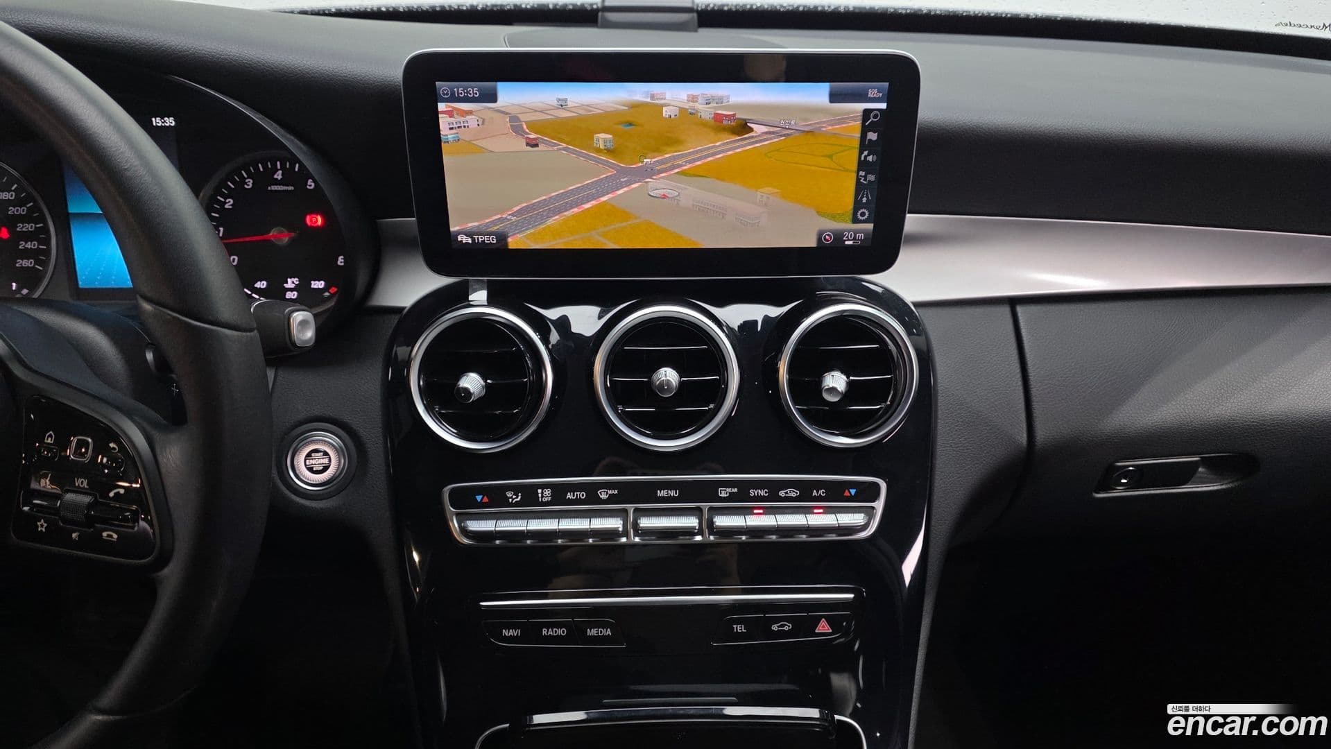 Main__Slider__Photo:C-Class Mercedes-Benz 2019.9-12