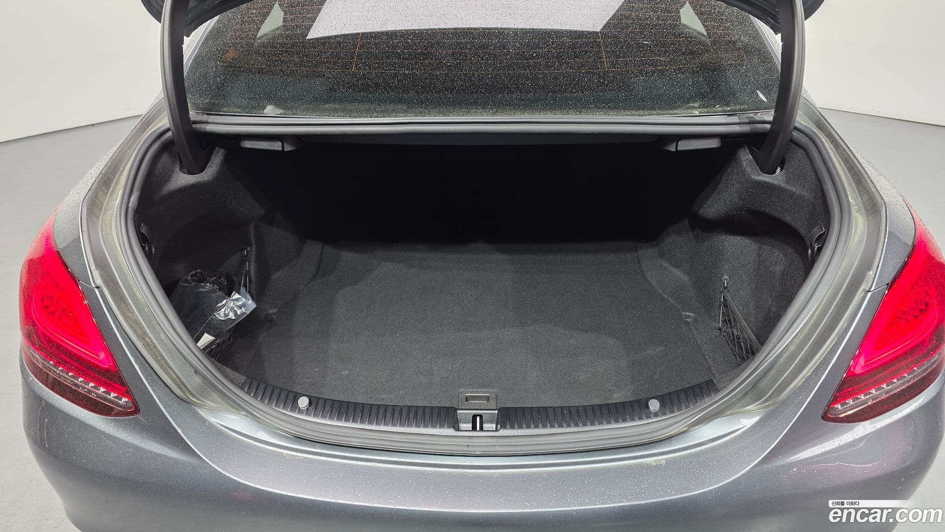 Main__Slider__Photo:C-Class Mercedes-Benz 2019.9-15