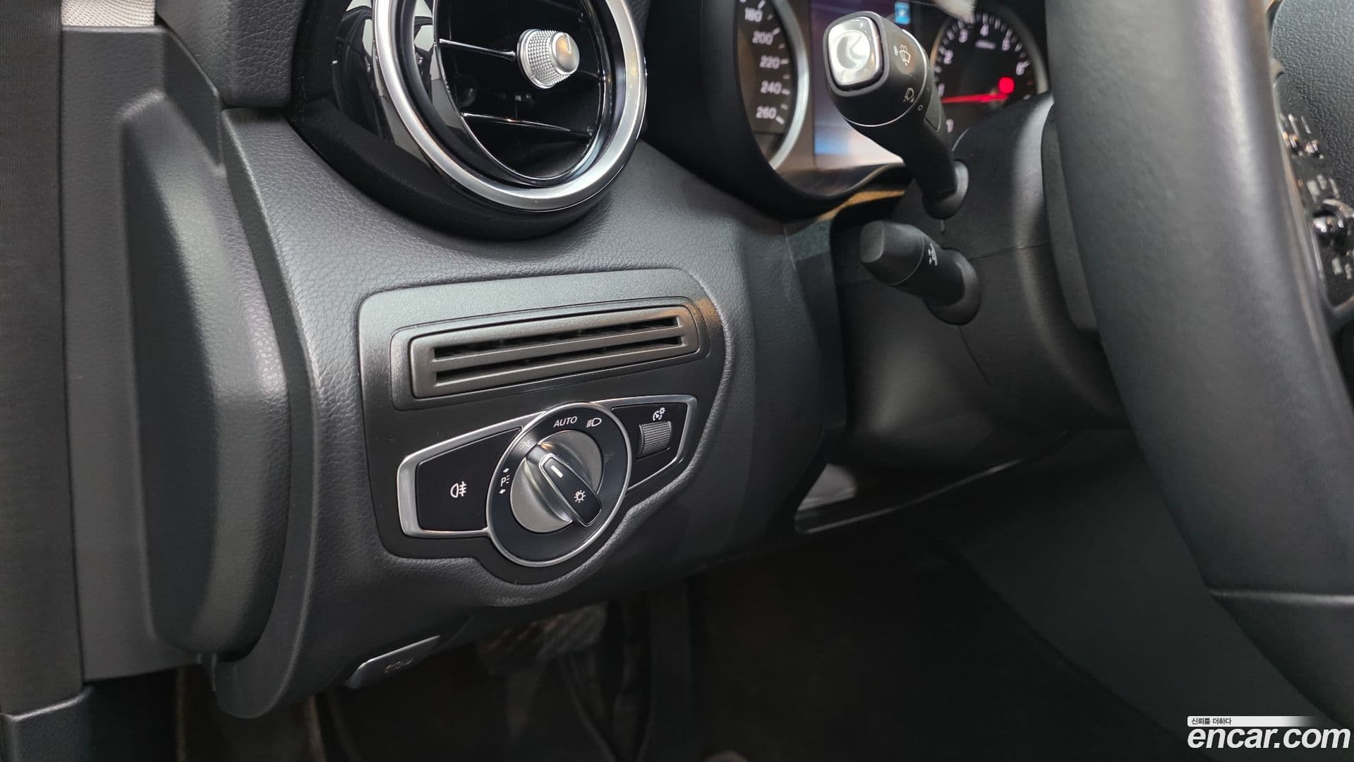 Main__Slider__Photo:C-Class Mercedes-Benz 2019.9-16