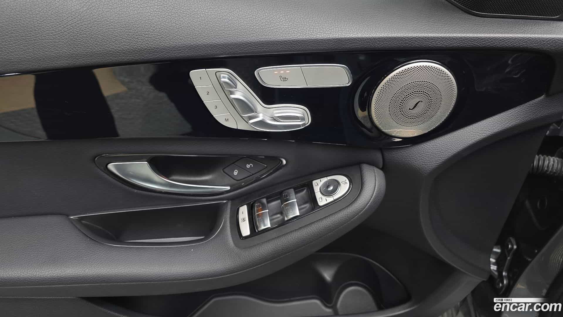 C-Class Mercedes-Benz 2019.9-OPTION-023