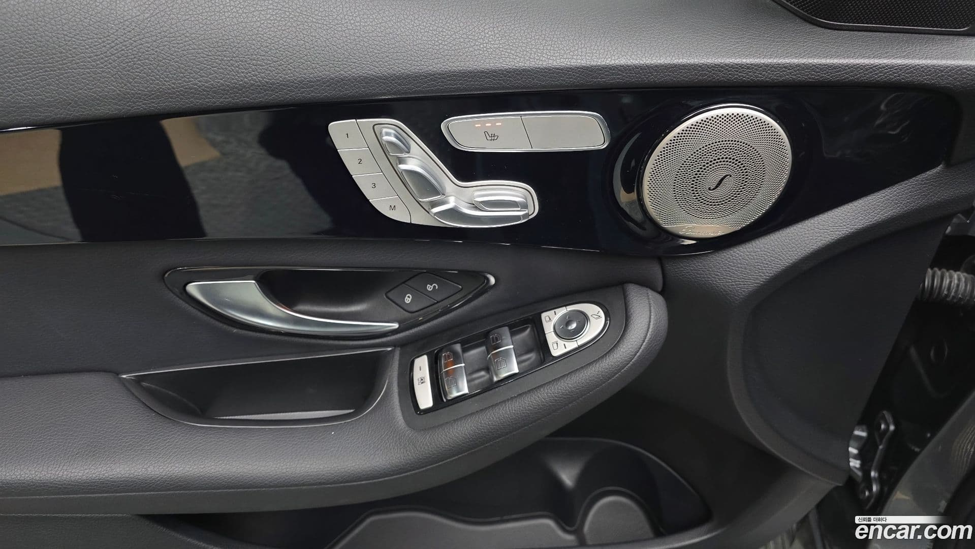Main__Slider__Photo:C-Class Mercedes-Benz 2019.9-18