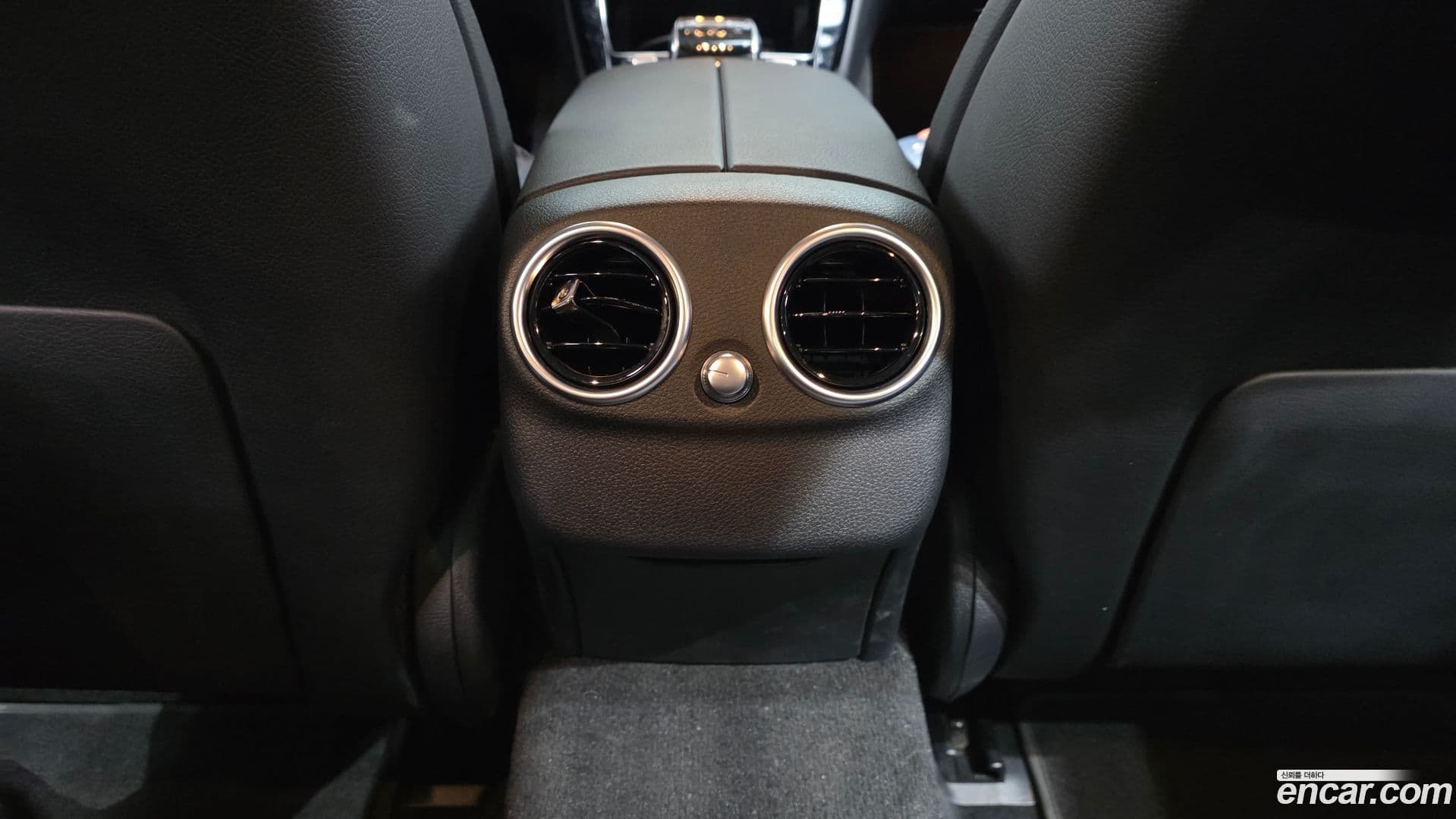 Main__Slider__Photo:C-Class Mercedes-Benz 2019.9-19