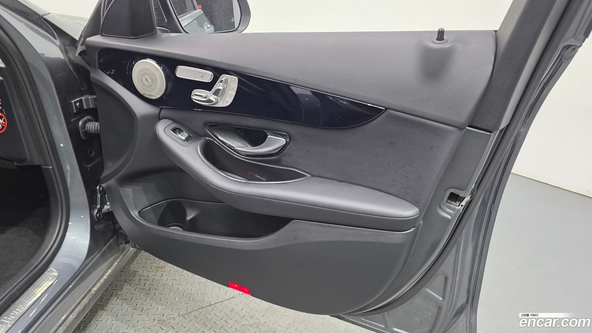 Main__Slider__Photo:C-Class Mercedes-Benz 2019.9-23