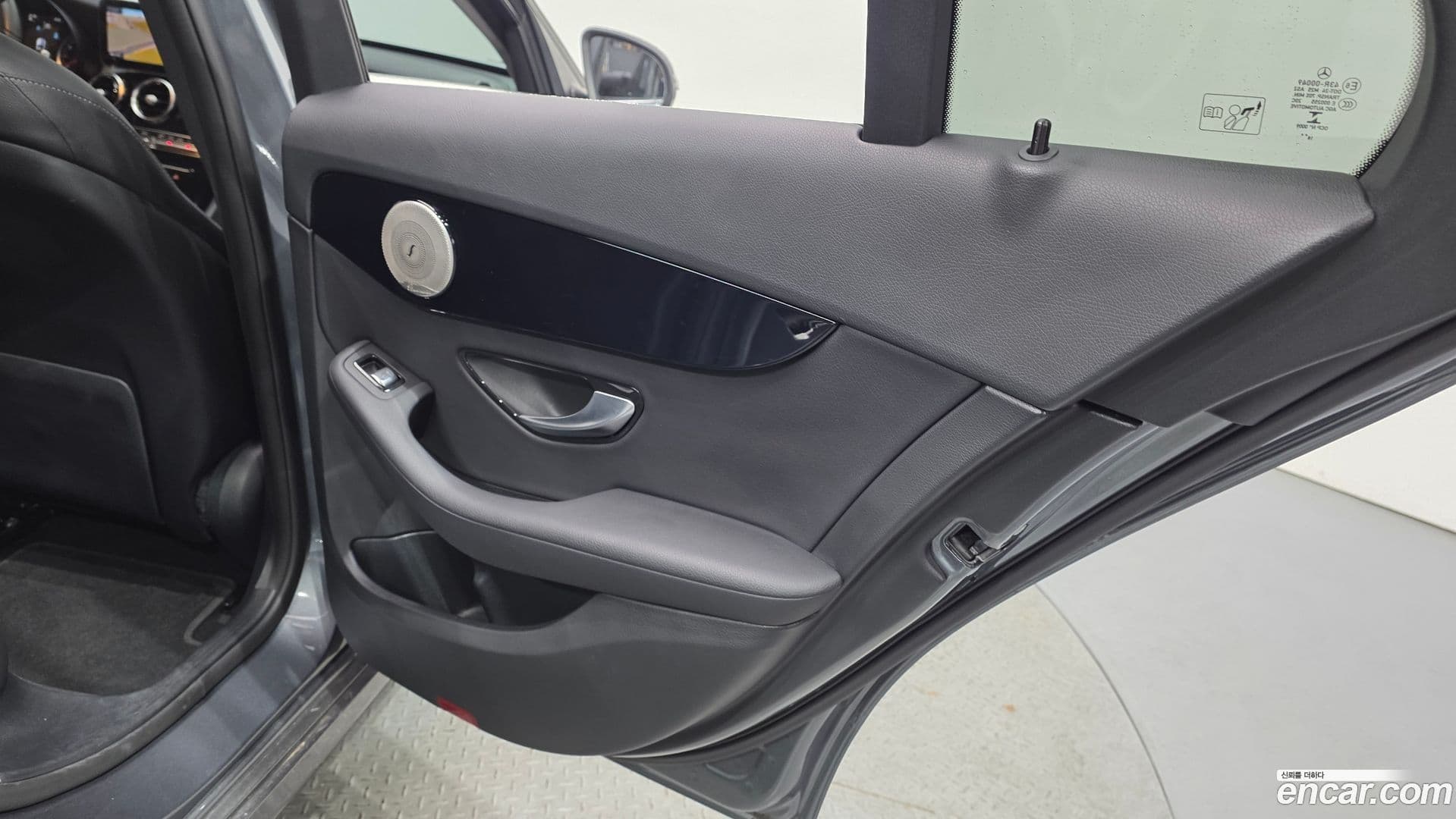 Main__Slider__Photo:C-Class Mercedes-Benz 2019.9-24