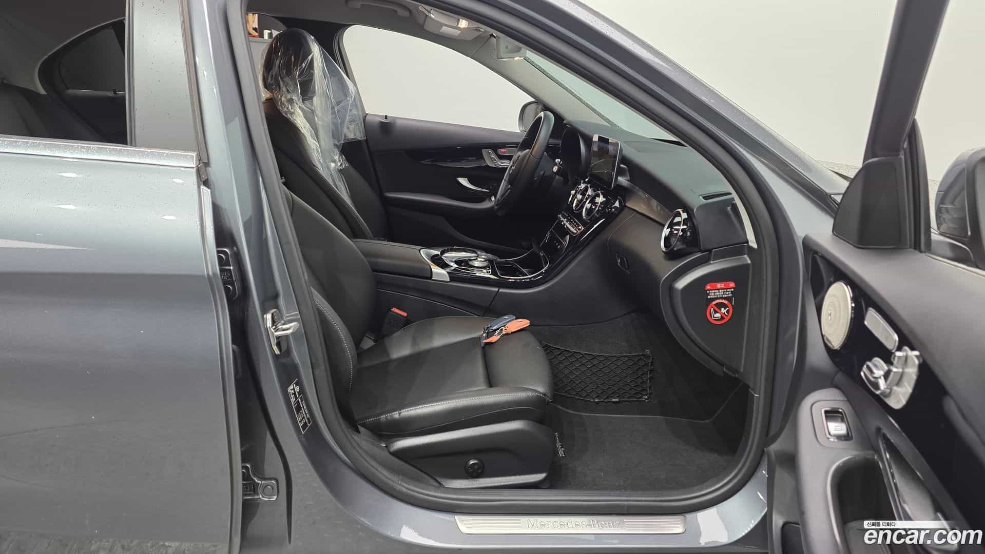 C-Class Mercedes-Benz 2019.9-INNER-036
