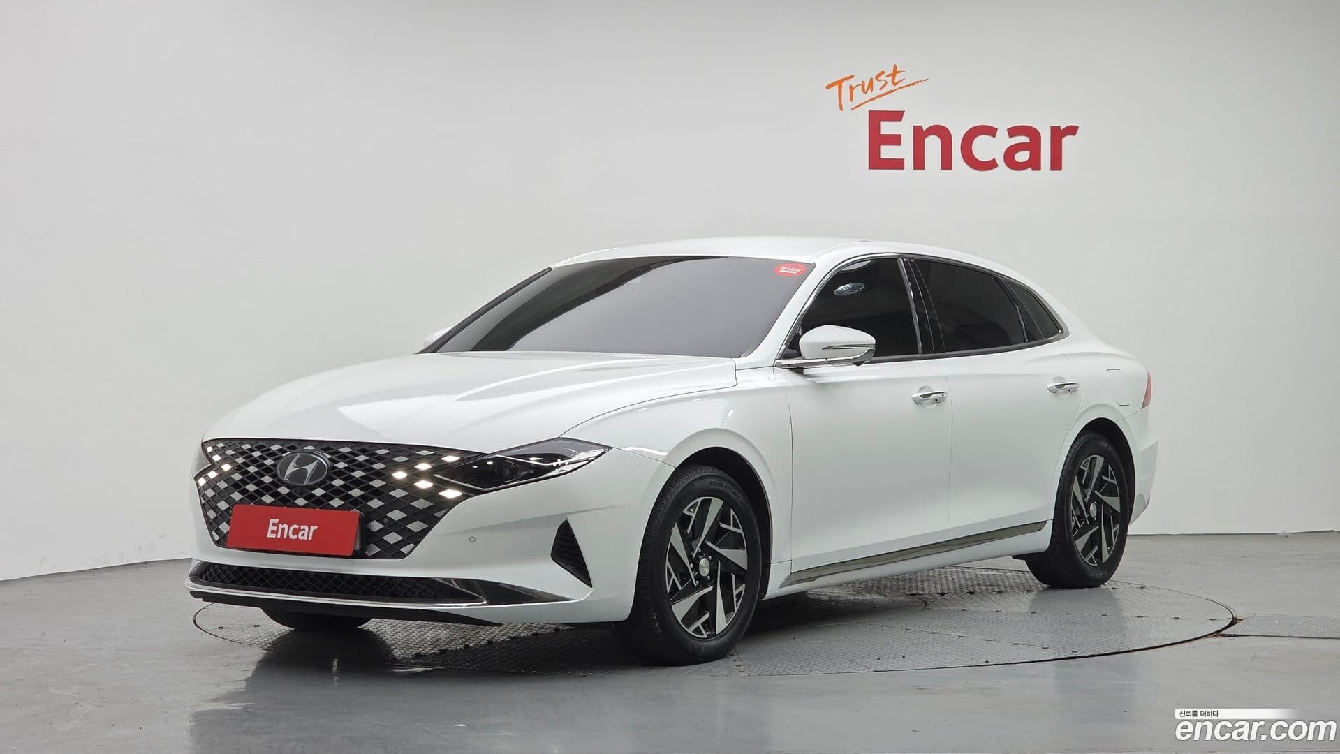 Main__Slider__Photo:Grandeur Hyundai 2022.3-0