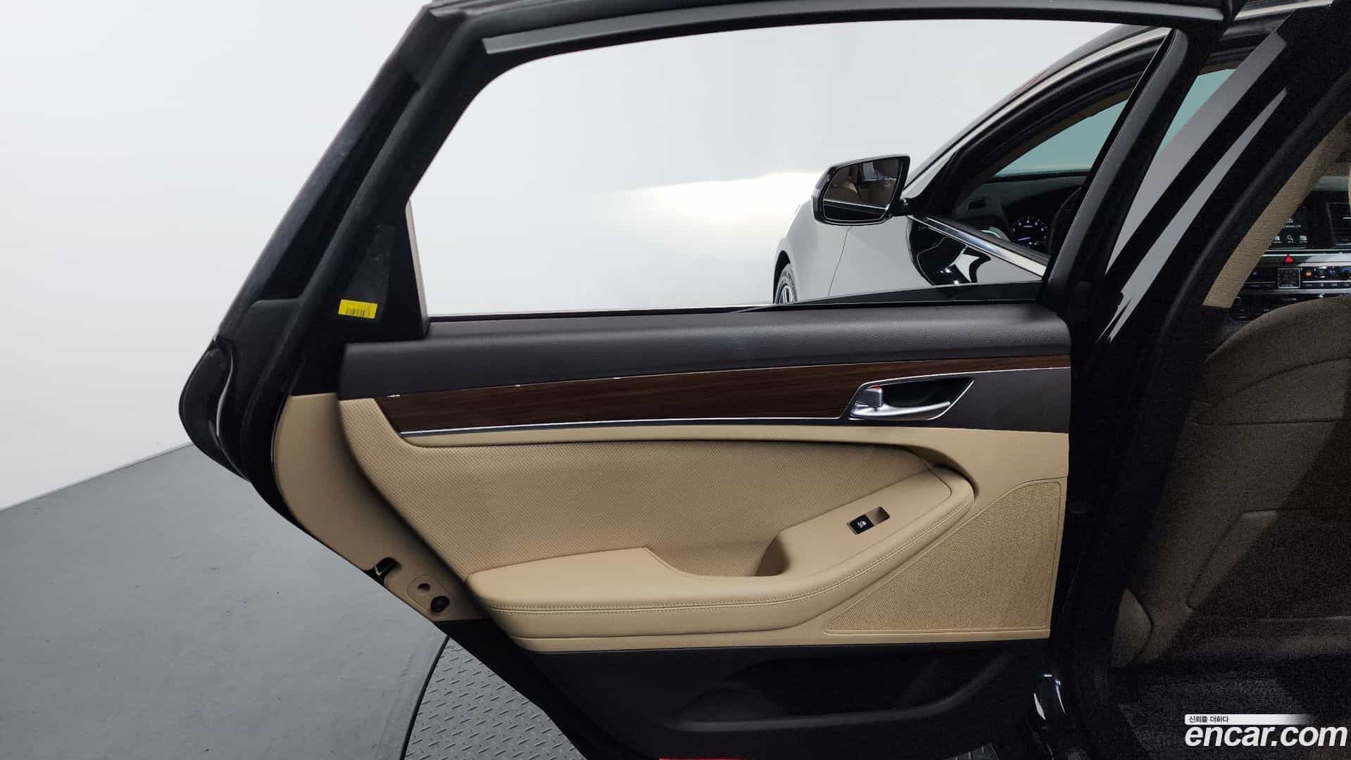 G80 Genesis 2019.9-INNER-035
