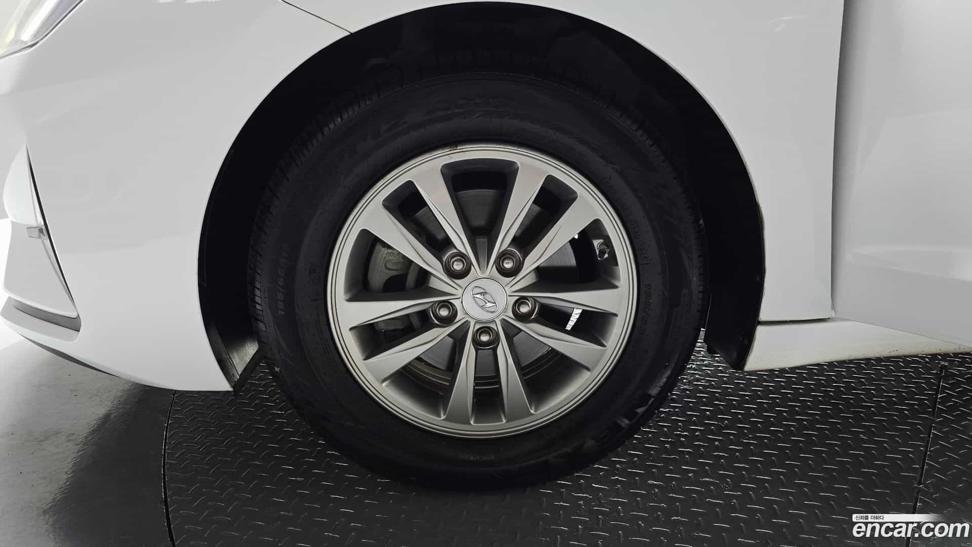 AVANTE Hyundai 2018.9-OUTER-005