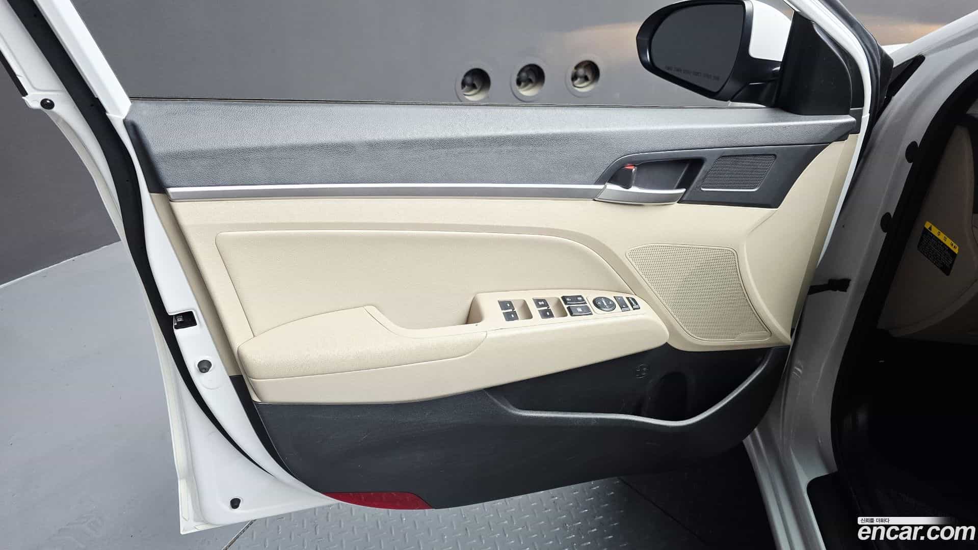 AVANTE Hyundai 2018.9-INNER-034