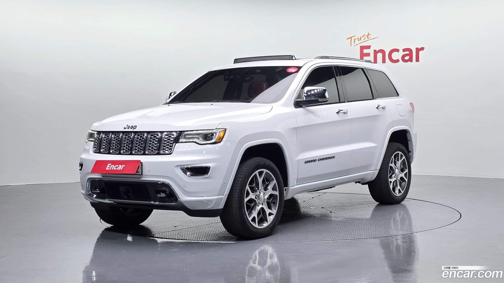 Main__Slider__Photo:Cherokee Jeep 2021.2-0