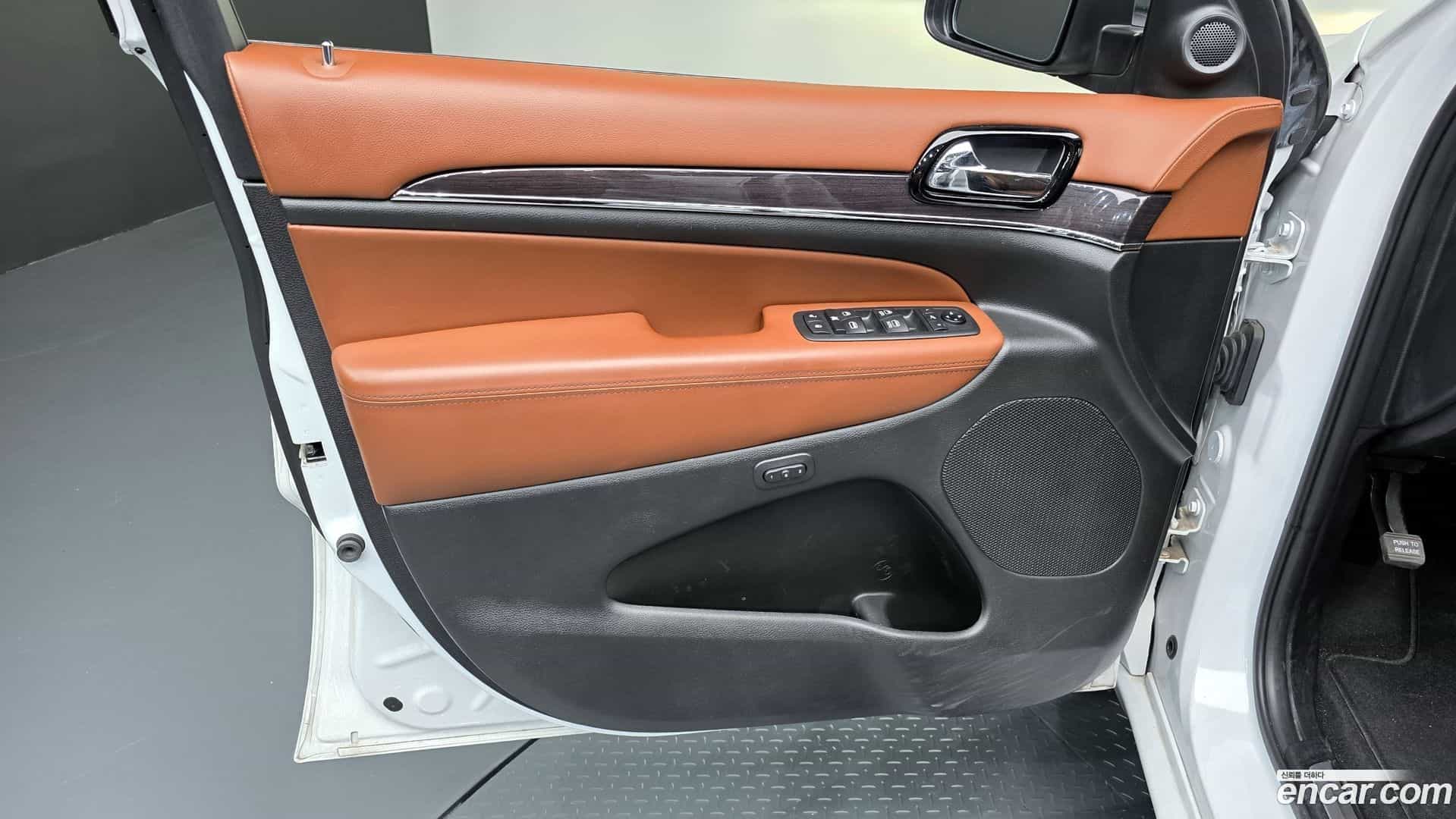 Cherokee Jeep 2021.2-INNER-034