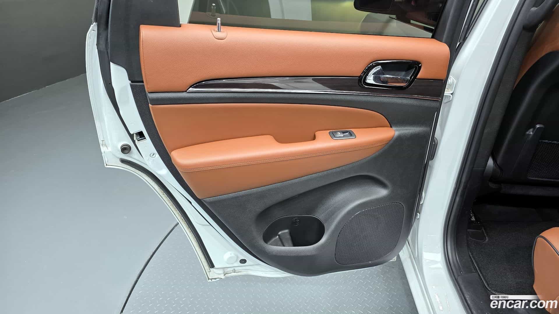Cherokee Jeep 2021.2-INNER-035