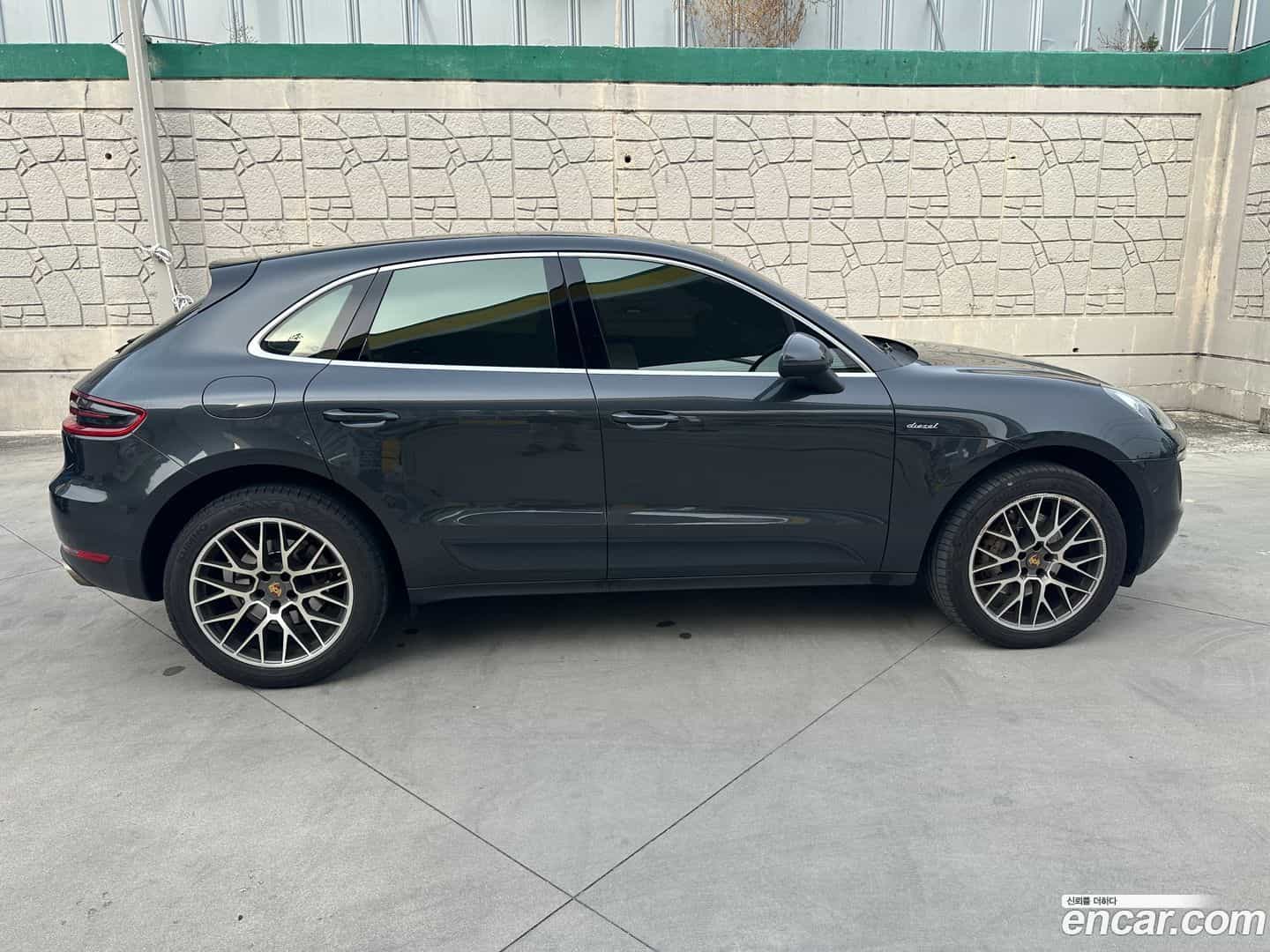 Macan Porsche 2017.11-OUTER-003