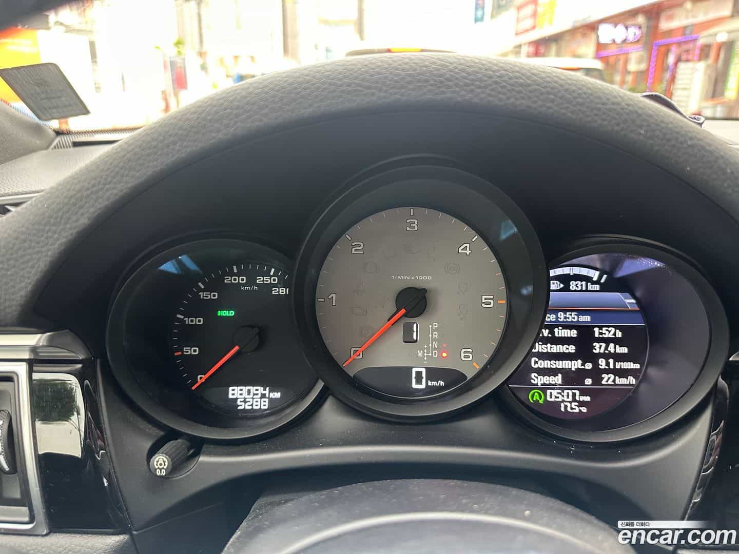 Macan Porsche 2017.11-OUTER-005