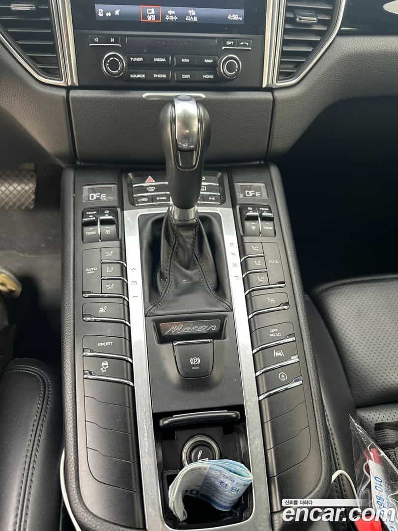 Macan Porsche 2017.11-INNER-007