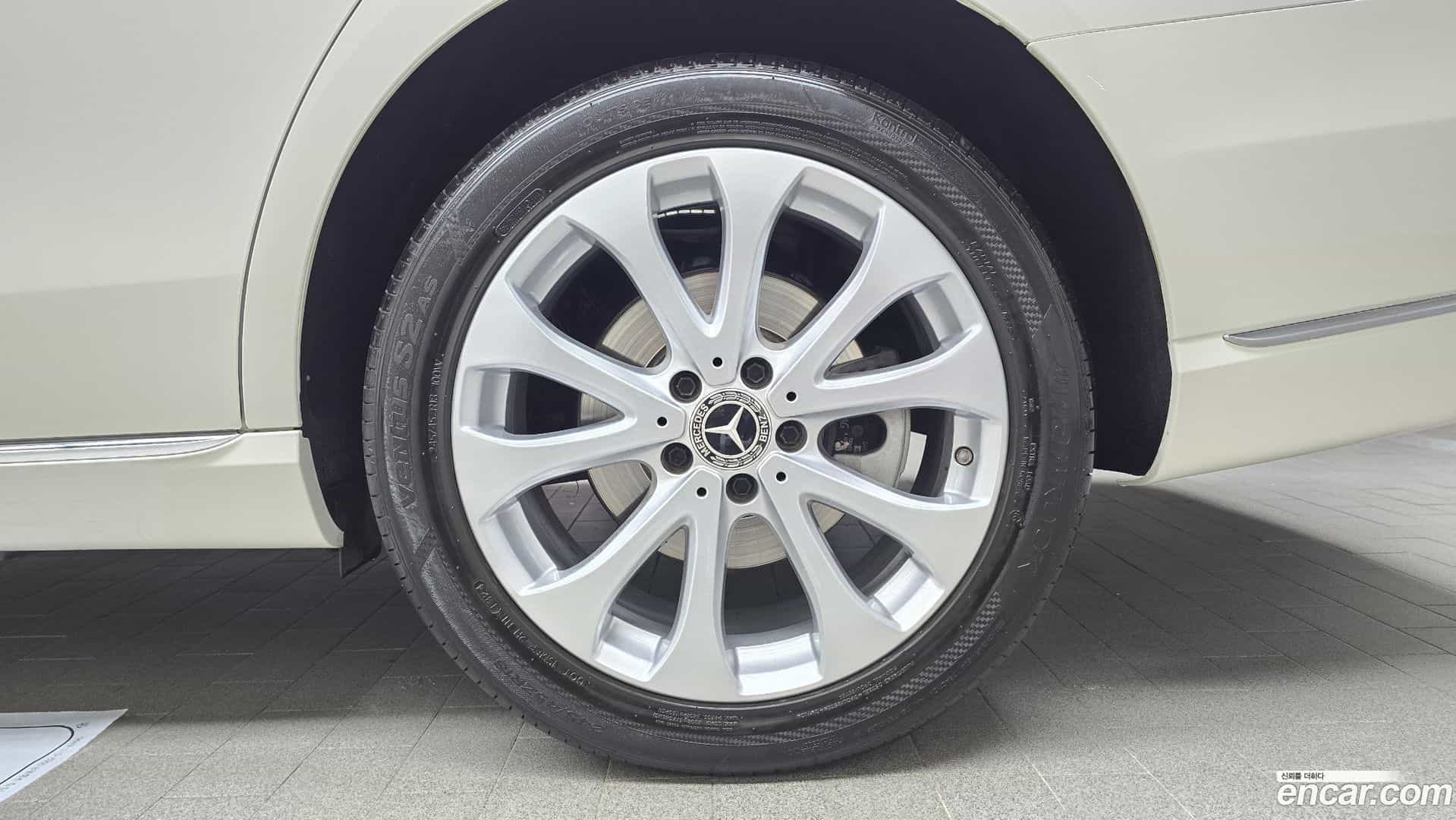 E-Class Mercedes-Benz 2019.8-OUTER-031