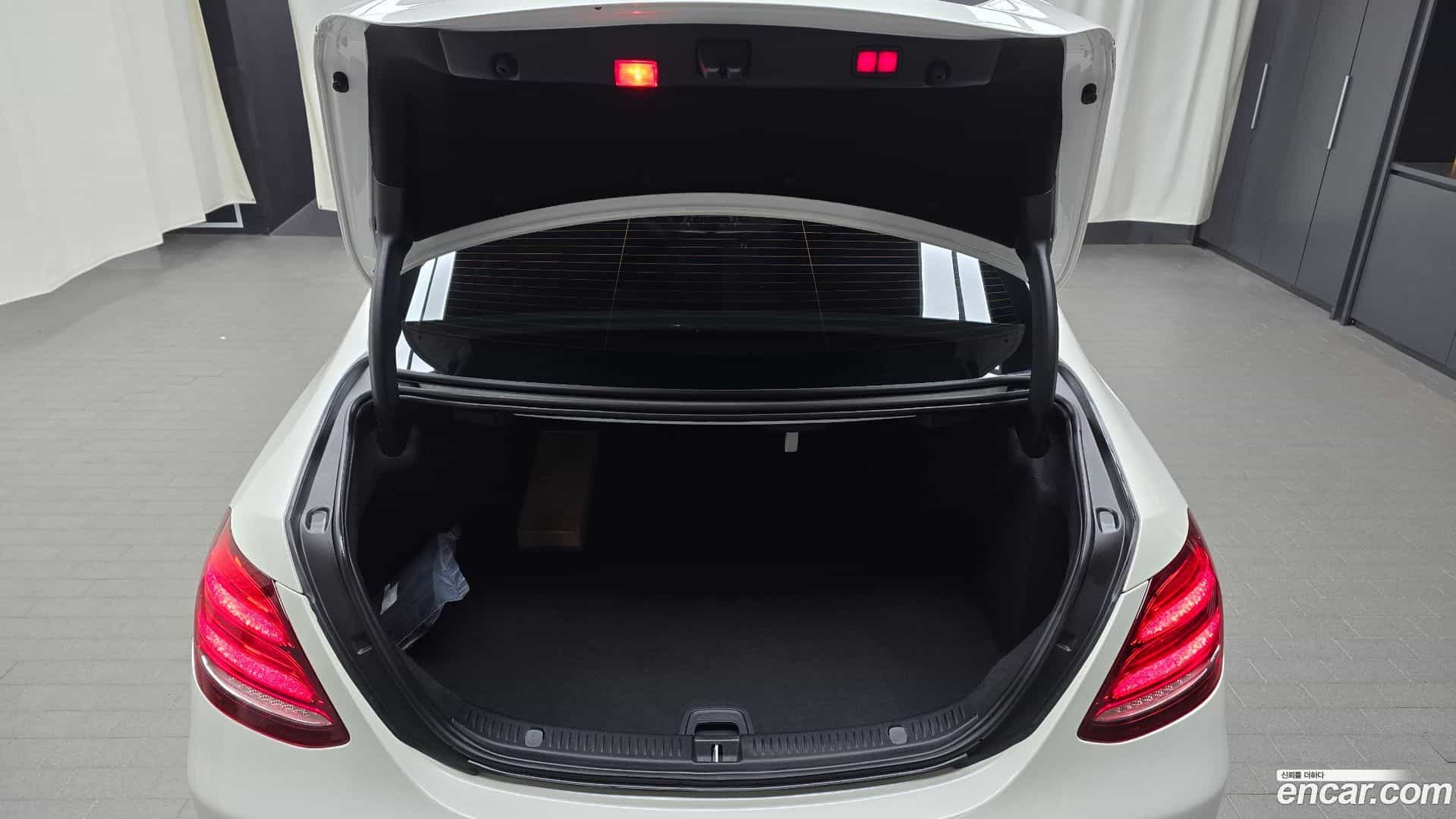 E-Class Mercedes-Benz 2019.8-OPTION-041