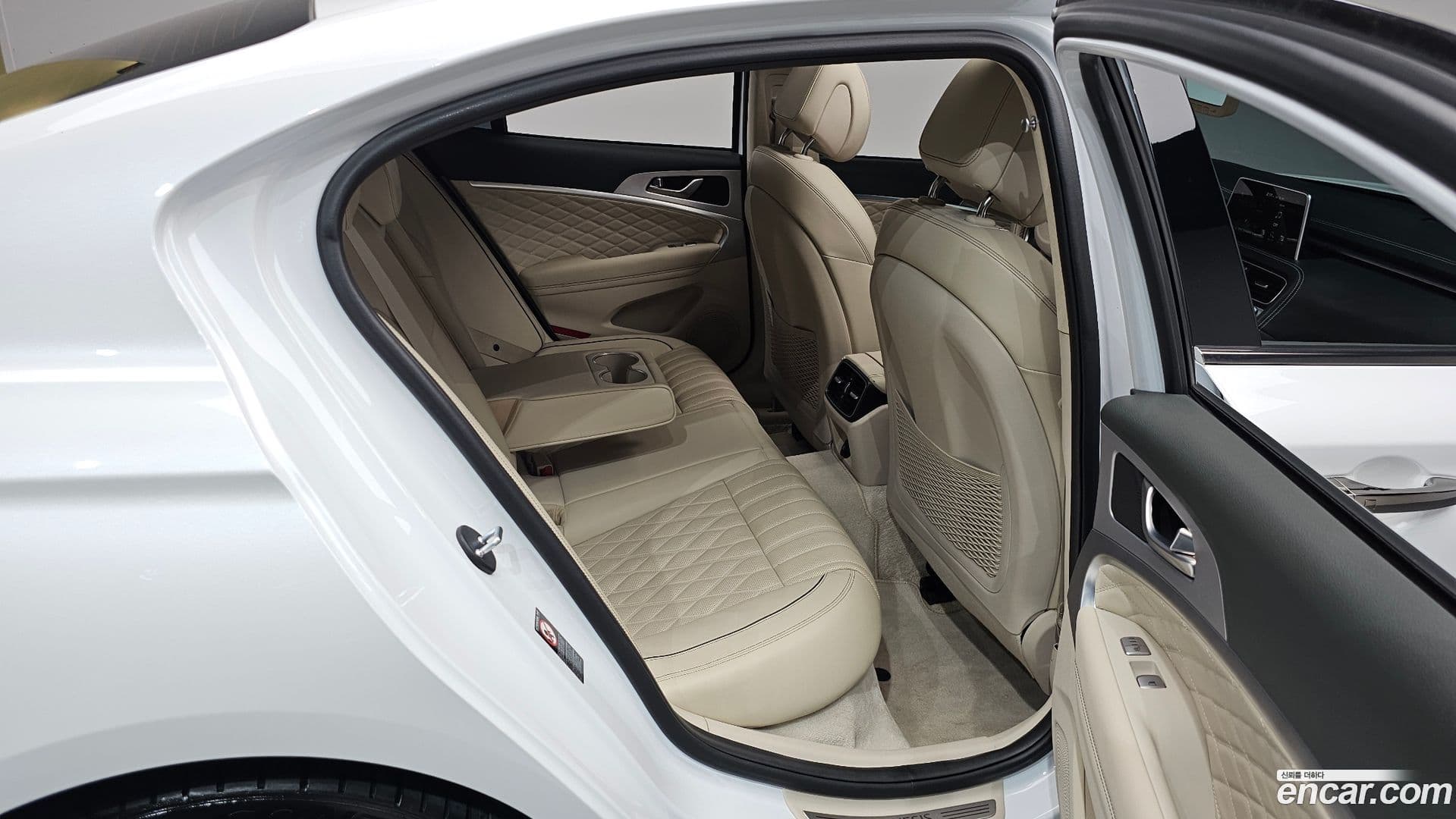 Main__Slider__Photo:G70 Genesis 2019.7-10