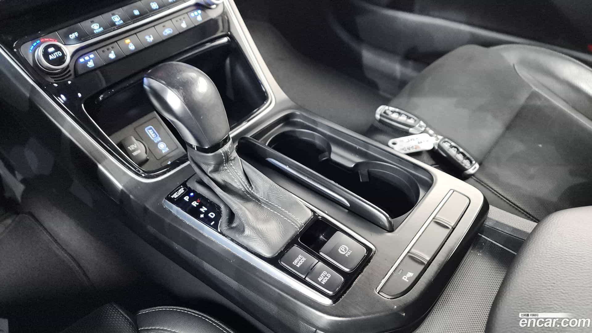 Grandeur Hyundai 2017.1-INNER-009
