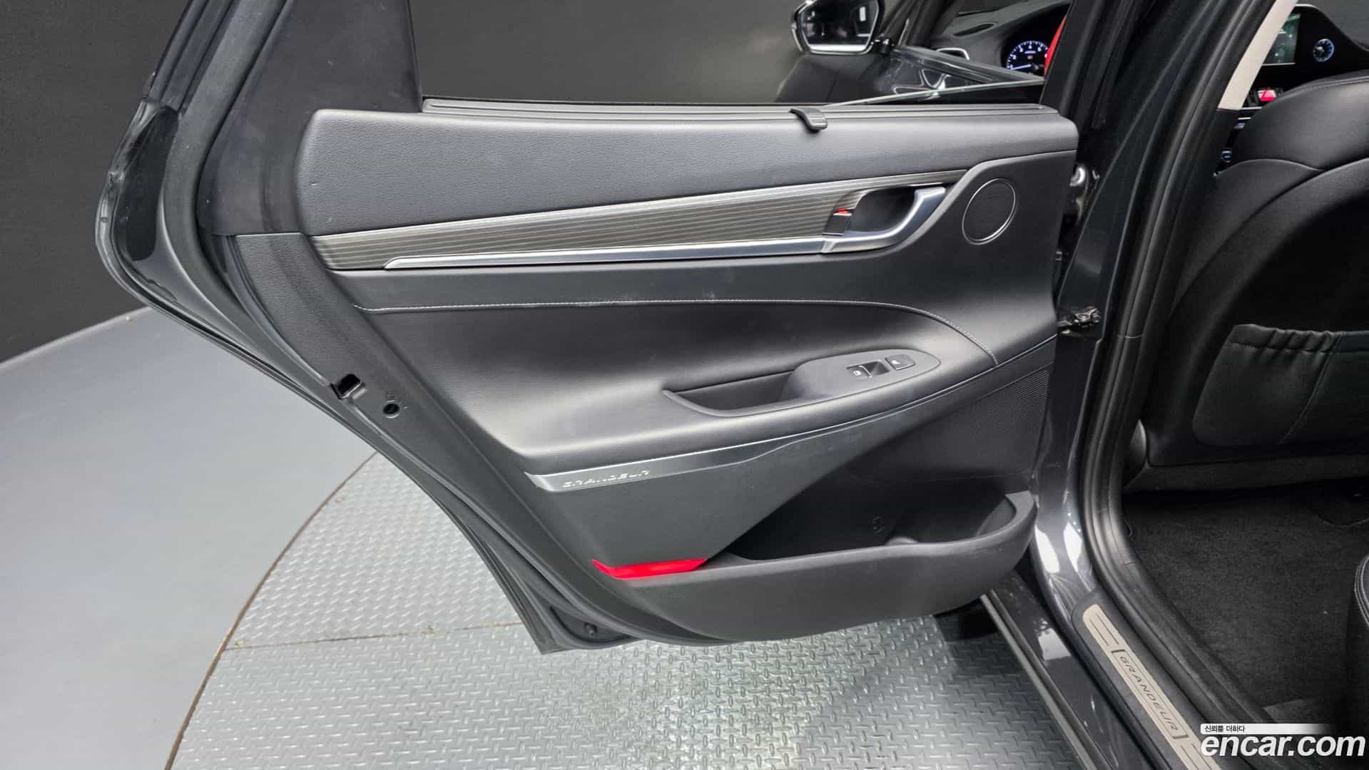 Grandeur Hyundai 2017.2-INNER-035