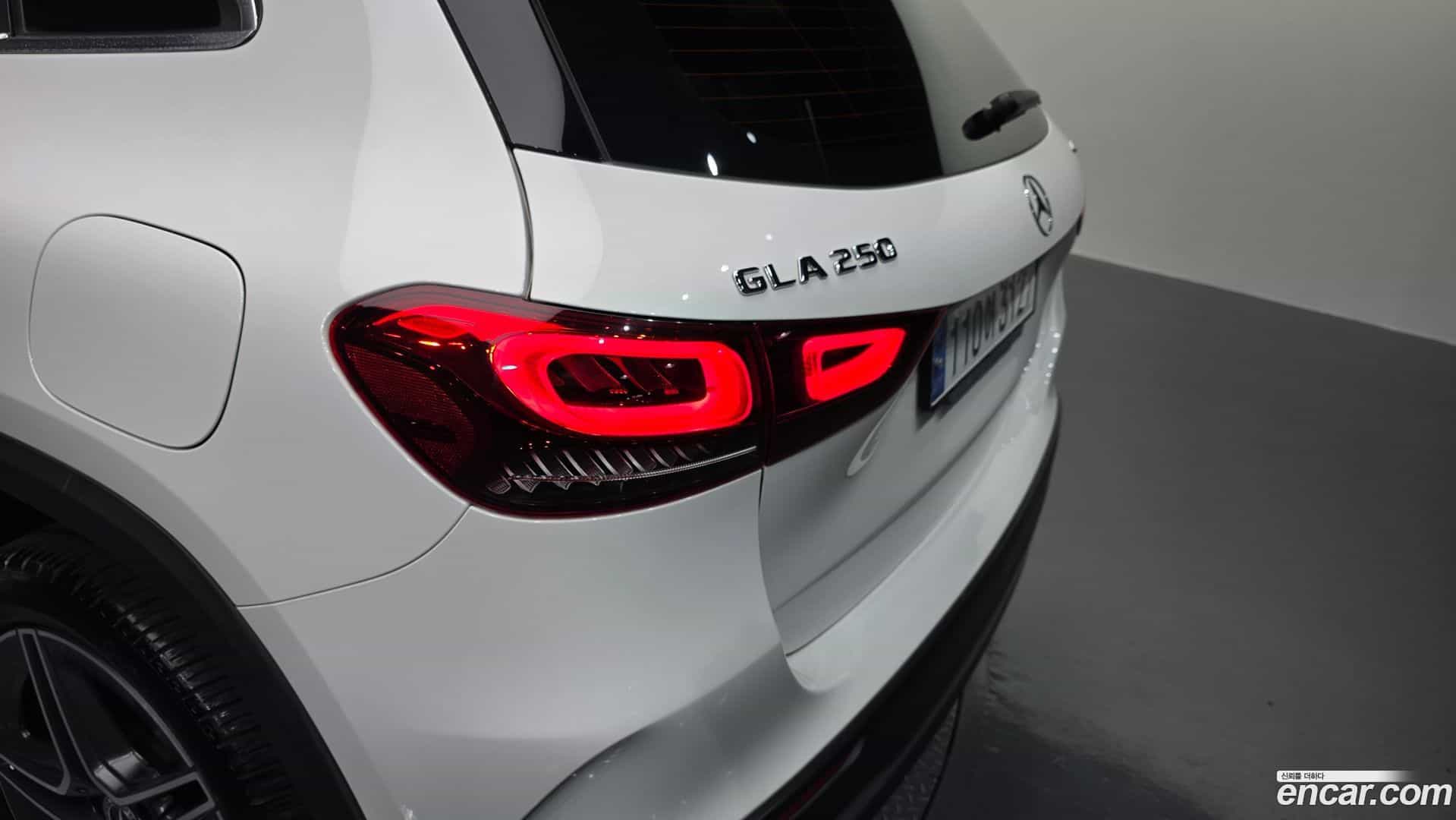 GLA-Class Mercedes-Benz 2020.9-OUTER-033