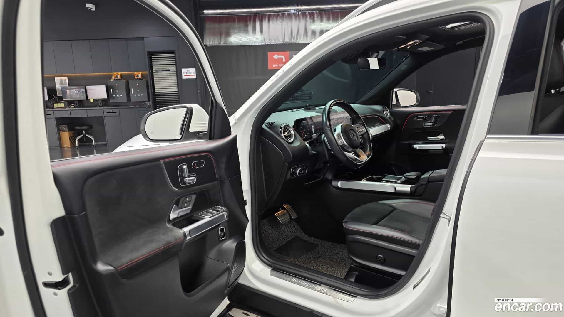 GLB-Class Mercedes-Benz 2021.2-INNER-010