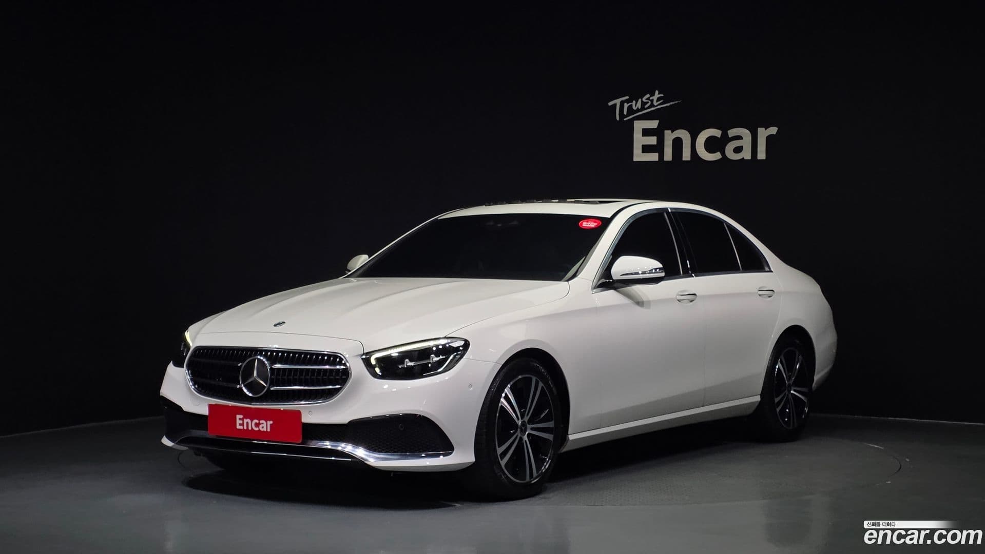 Main__Slider__Photo:E-Class Mercedes-Benz 2021.2-0