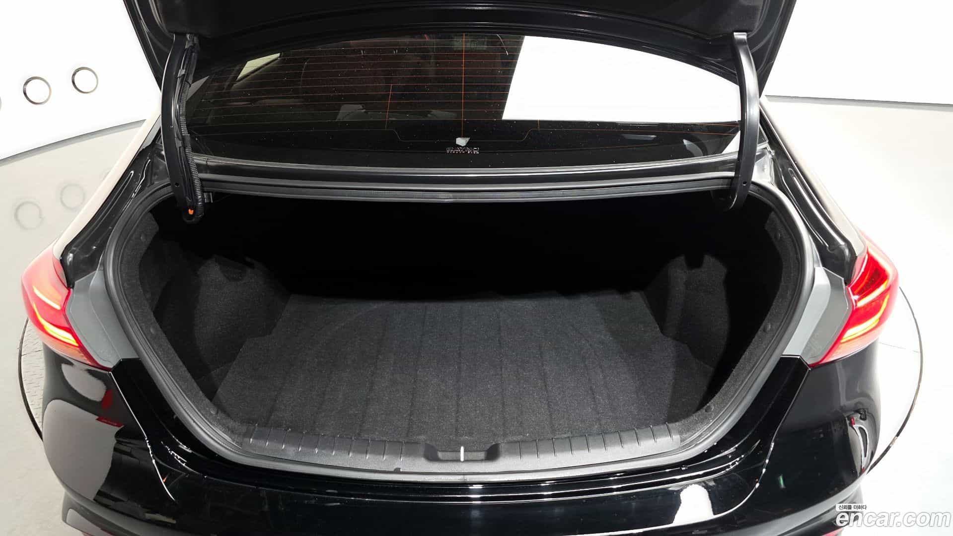 AVANTE Hyundai 2017.10-OPTION-023