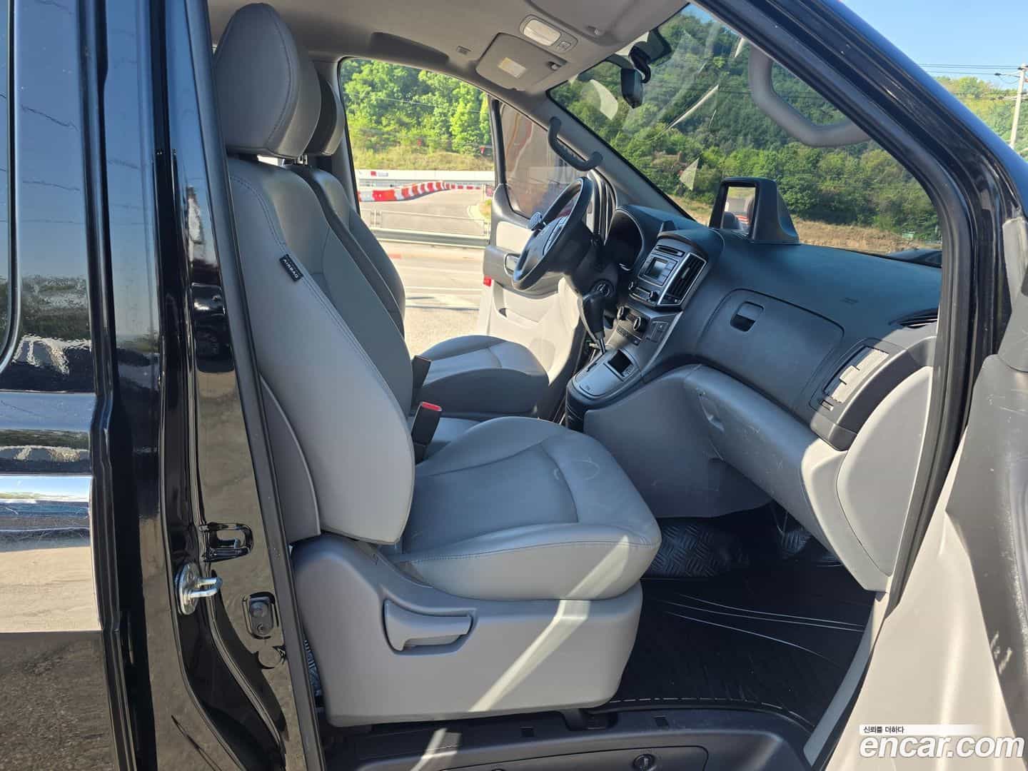 Starex Hyundai 2019.2-INNER-010