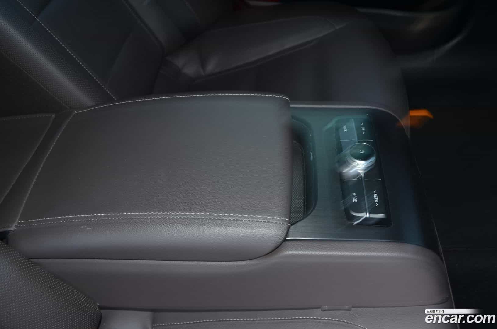 Grandeur Hyundai 2018.1-OPTION-022