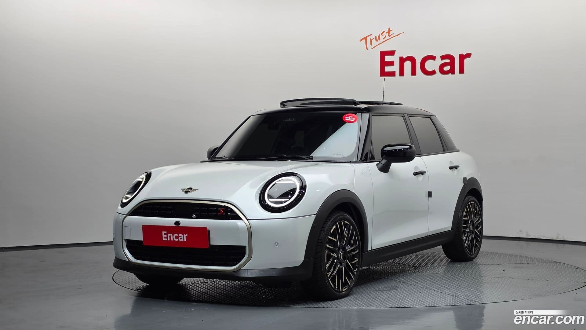 Main__Slider__Photo:Cooper Mini 2025.4-0