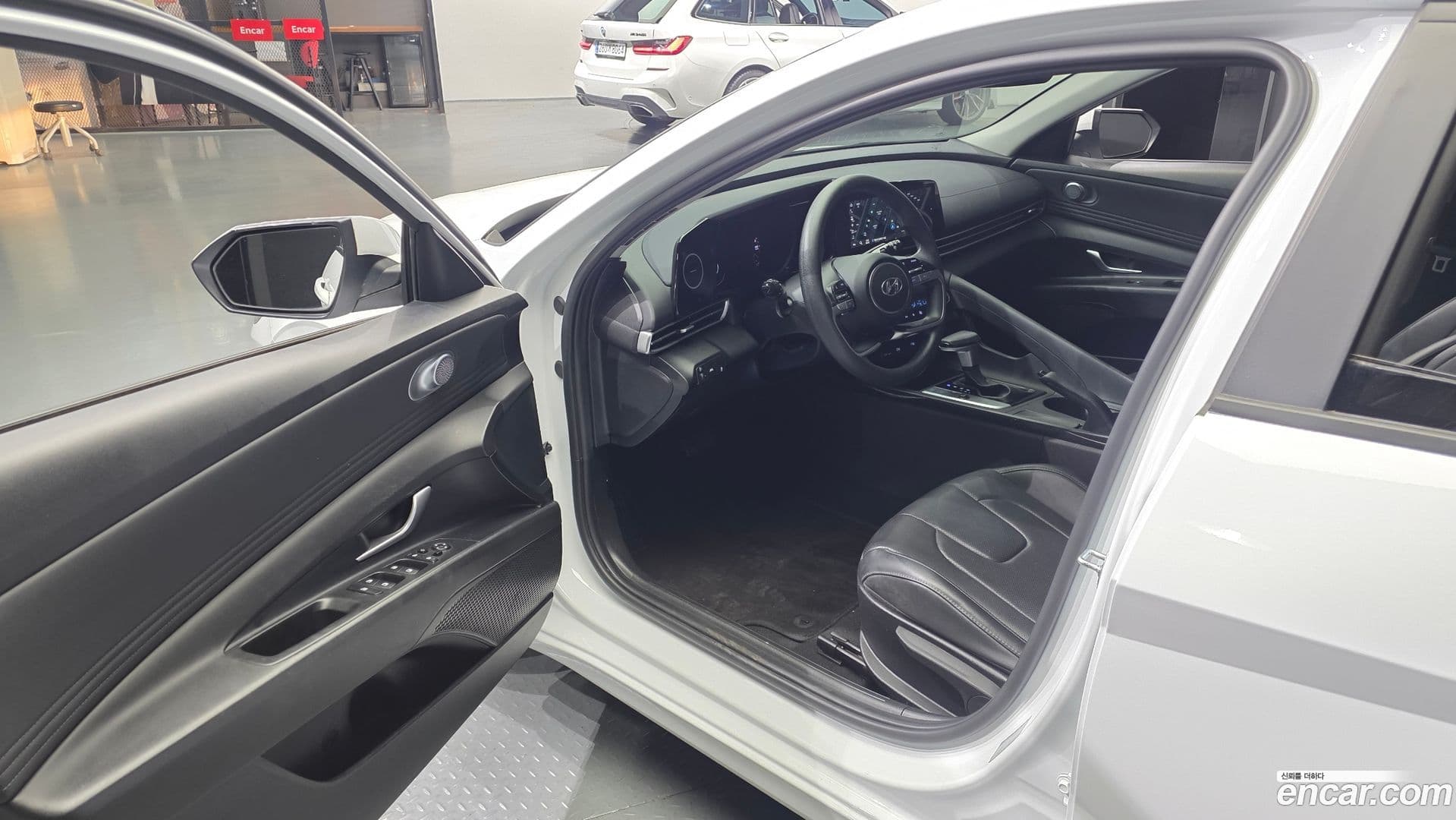 Main__Slider__Photo:AVANTE Hyundai 2022.9-9