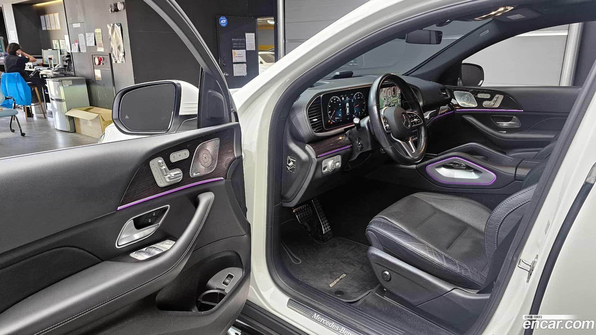 GLE-Class Mercedes-Benz 2021.2-INNER-010